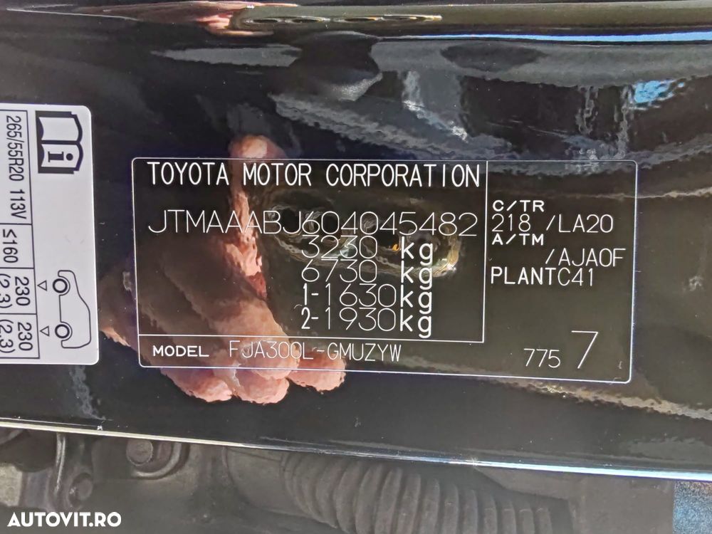 Toyota Land Cruiser 300 - 24