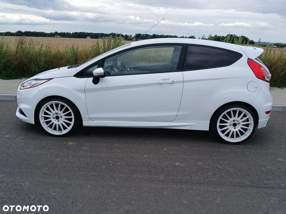 Ford Fiesta 1.6 EcoBoost ST - 13