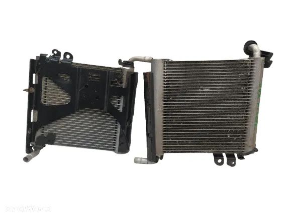 JAGUAR F-PACE X761 SVR 2016- DODATKOWA CHŁODNICA CHŁODNICE BOCZNE PRAWA MOCOWANIE ORYGINAŁ - 1