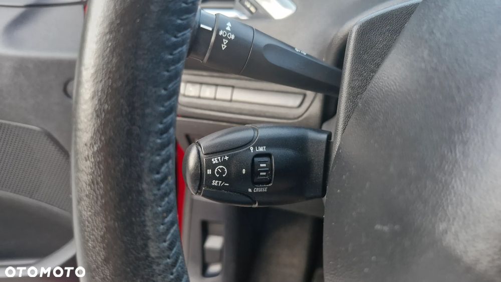 Peugeot 208 120 VTI Intuitive - 26