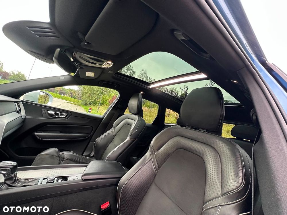 Volvo XC 60 D5 AWD R-Design - 10