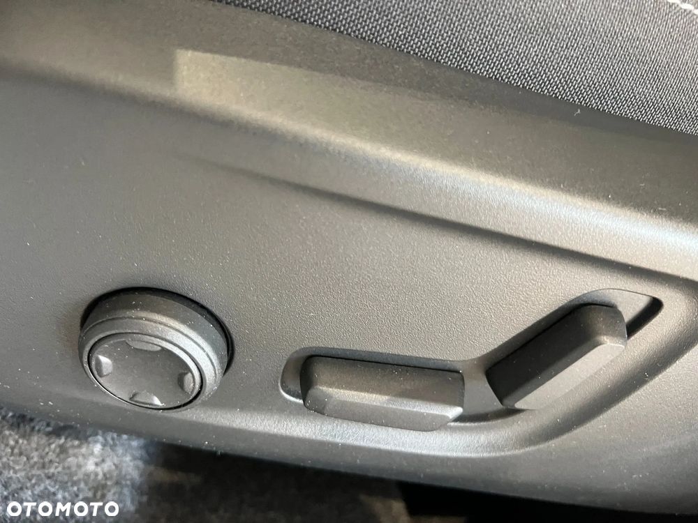 Volvo XC 40 B4 B AWD DKG Ultimate Dark - 35