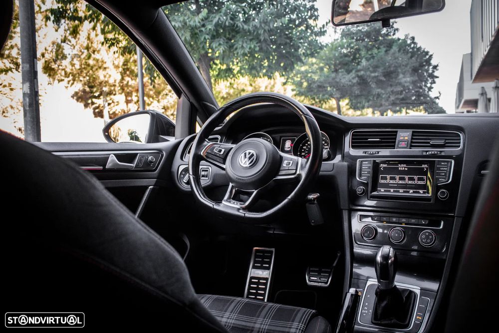 VW Golf 2.0 TSi GTi DSG - 35