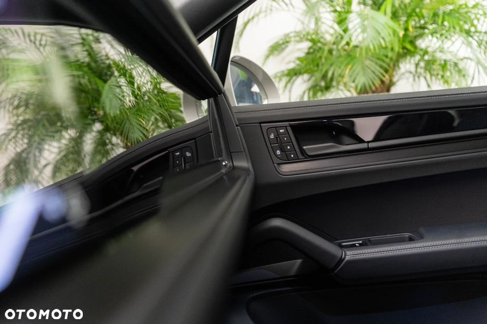 Porsche Cayenne E-Hybrid PHEV Black Edition - 25