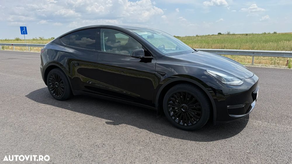 Tesla Model Y - 19