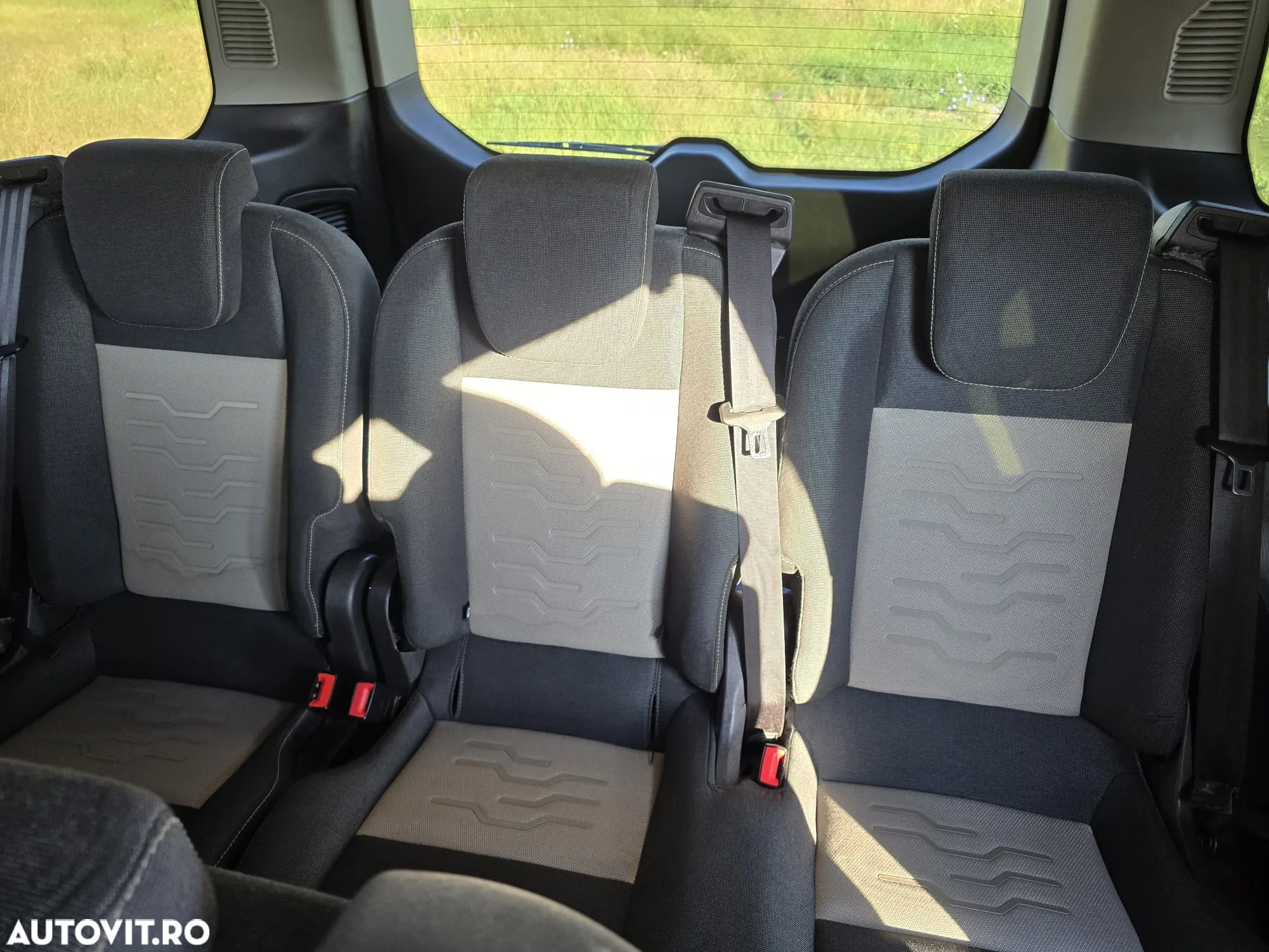 Ford Tourneo Custom - 12