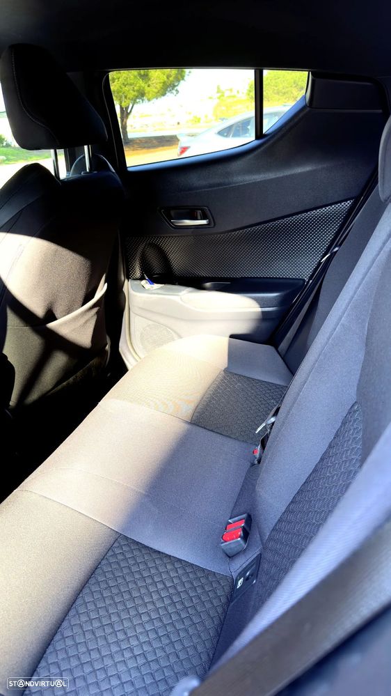 Toyota C-HR 2.0 Hybrid Square Collection - 14