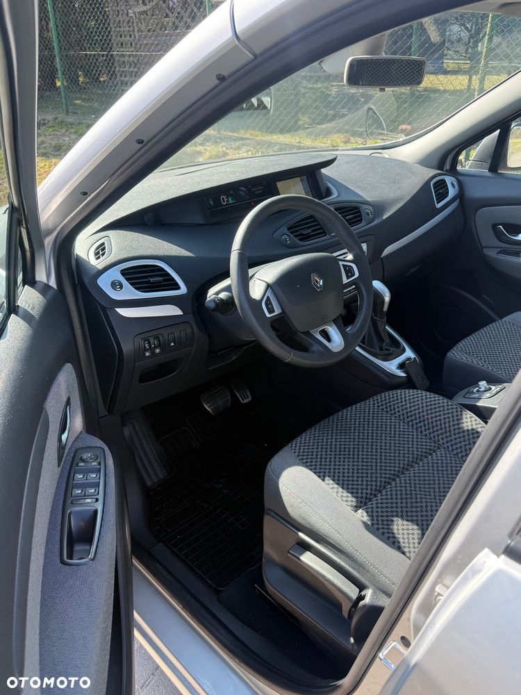 Renault Scenic dCi 110 EDC Paris - 7