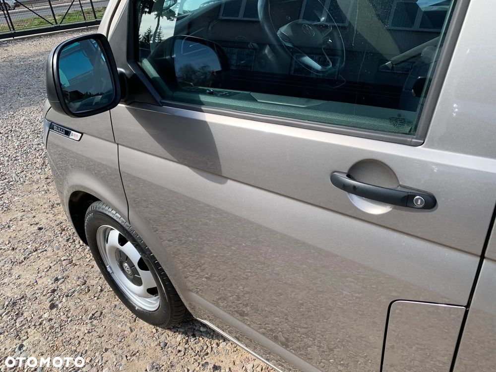Volkswagen TRANSPORTER T6.1, DSG 4Motion, T6 4x4 plus reduktor napędów, Model BULLY MULTIVAN DELUX ORYGINAL, Światła LED, Fotele obracane kapitańskie, Dynamiczne zawieszenie komfortowe, 3 strefowa klimatyzacja, Felgi specjalne, Pakiet akustyczny, Stolik CAMPER - 18
