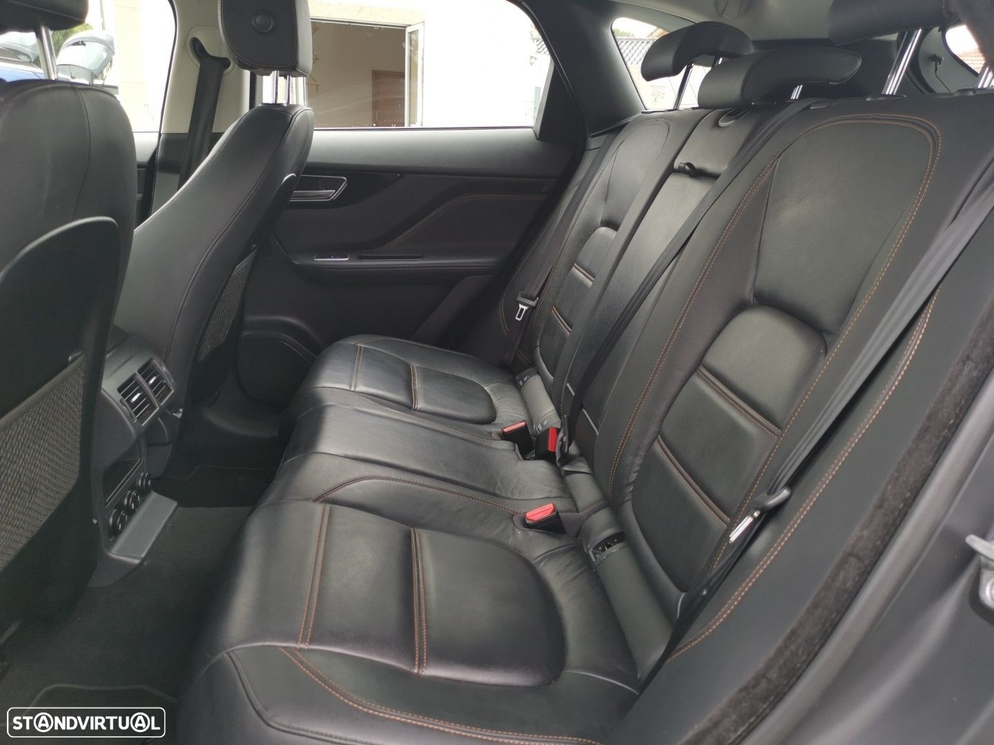 Jaguar F-Pace 2.0 i4D Portfolio - 16