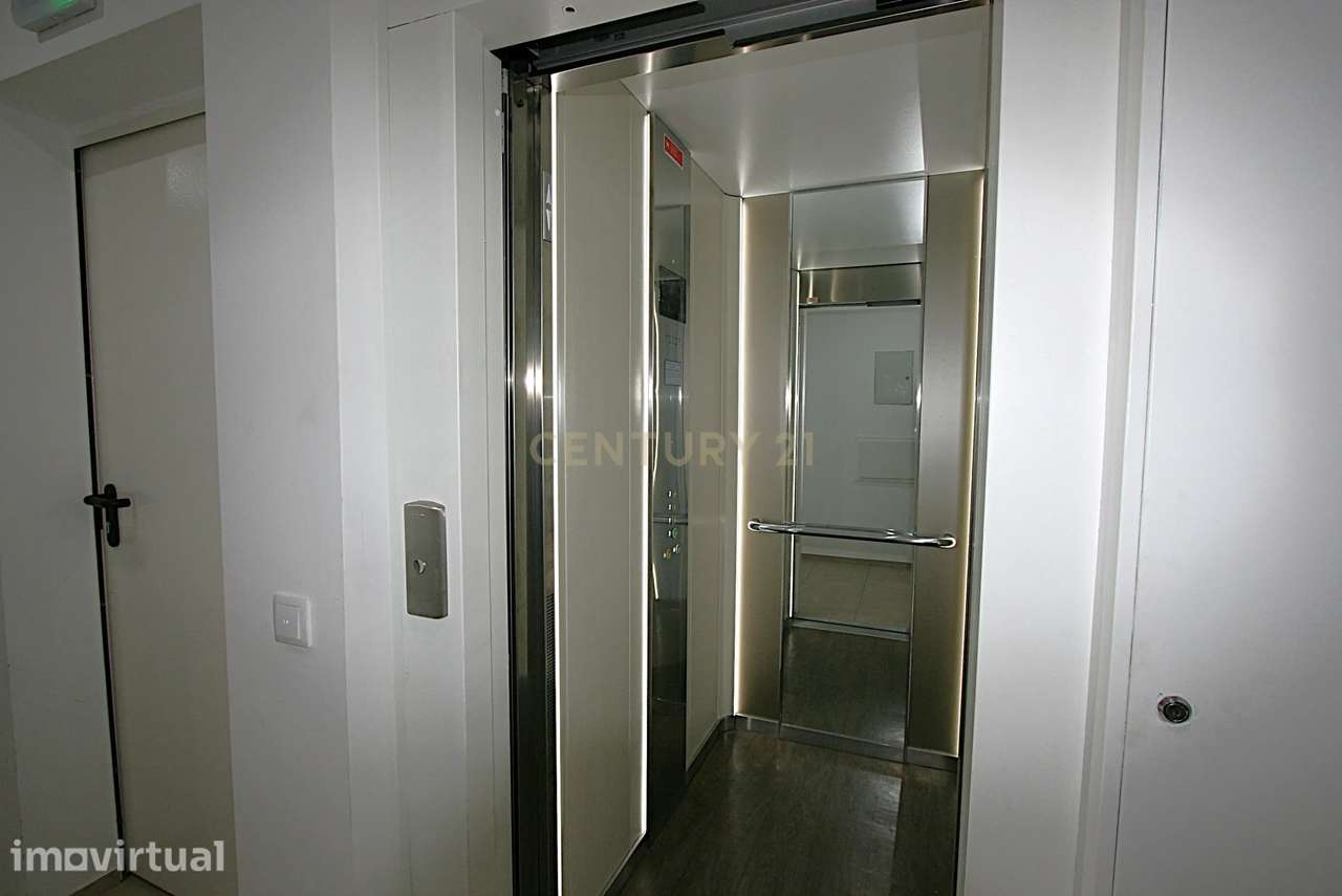 Apartamento T2 como novo, com elevador, no centro de Algoz, Silves - Grande imagem: 4/23