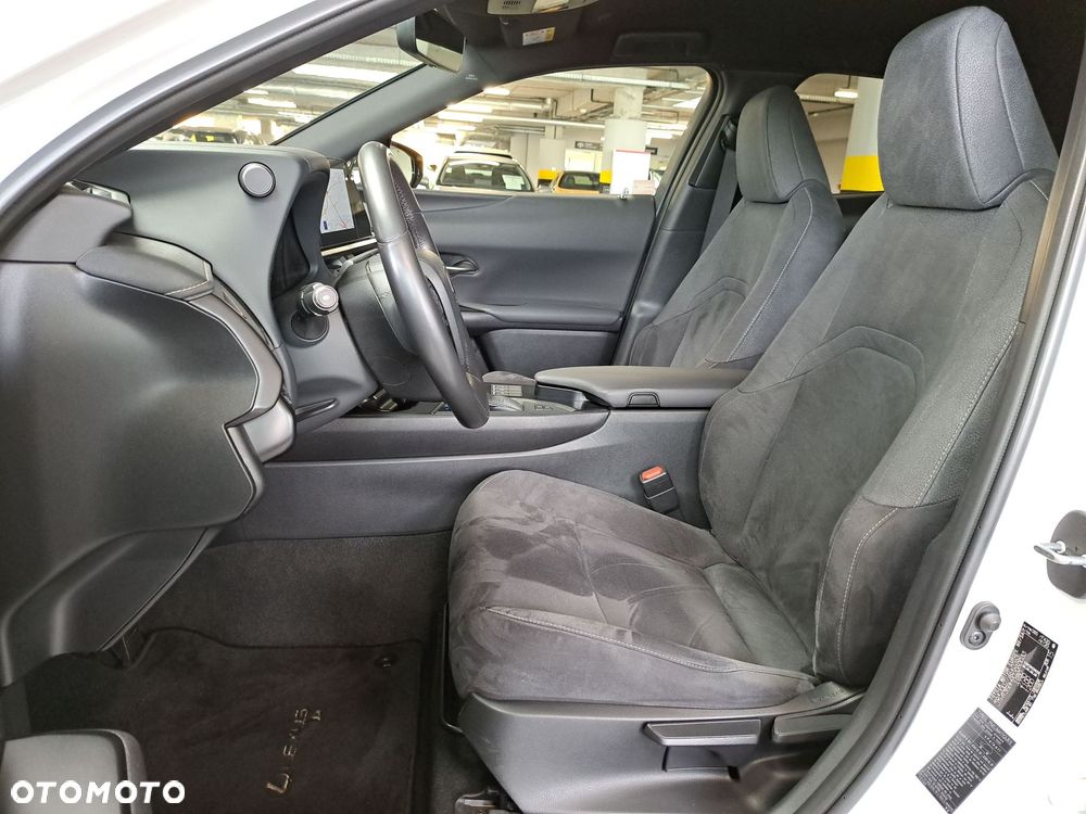Lexus UX - 12