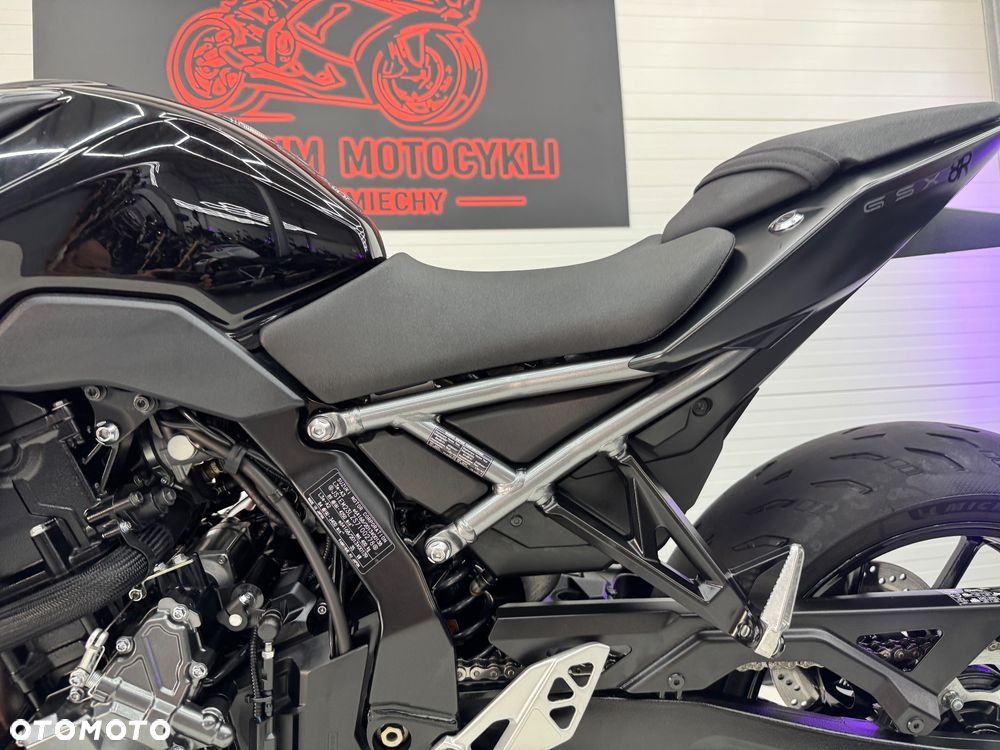 Suzuki GSX - 35