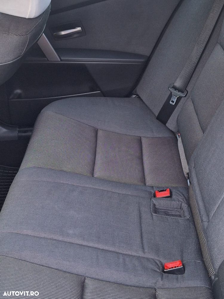 BMW Seria 5 525d Touring - 8