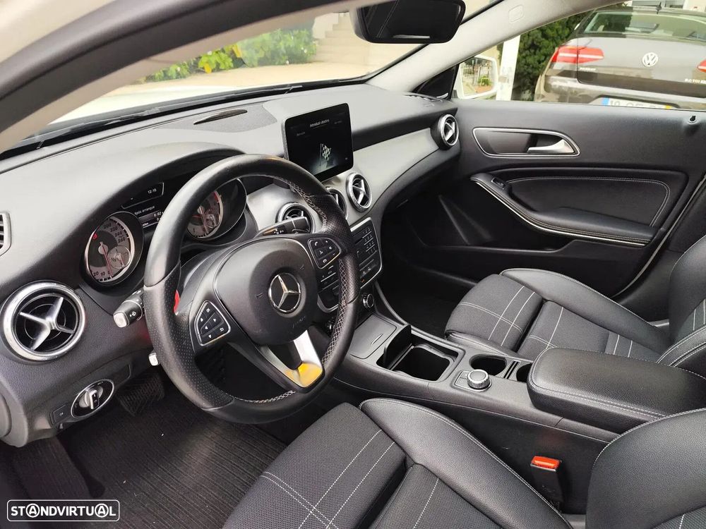 Mercedes-Benz GLA 180 7G-DCT UrbanStyle Edition - 6