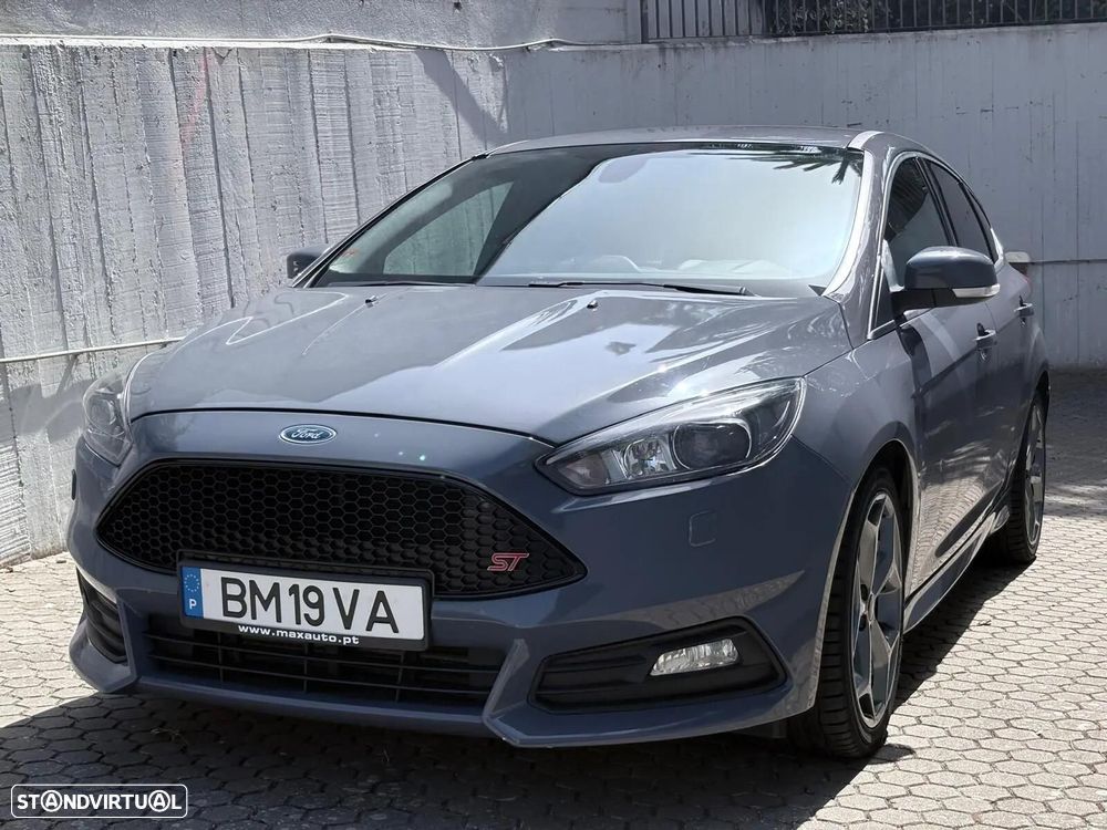 Ford Focus 2.0 EcoBoost ST c/ Pack Pele Desportiva - 11