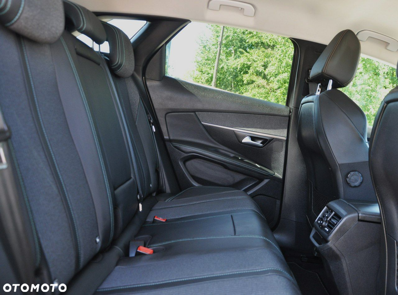 Peugeot 3008 1.6 PureTech Hybrid PHEV Allure Pack S&S EAT8 - 23