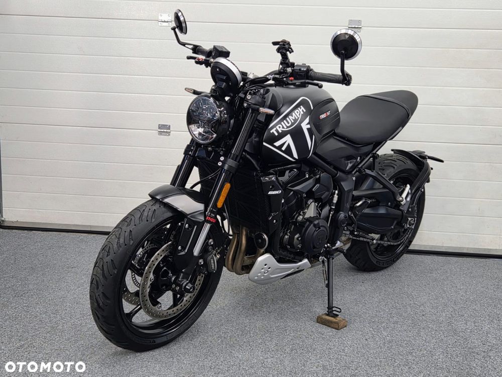 Triumph Trident - 2