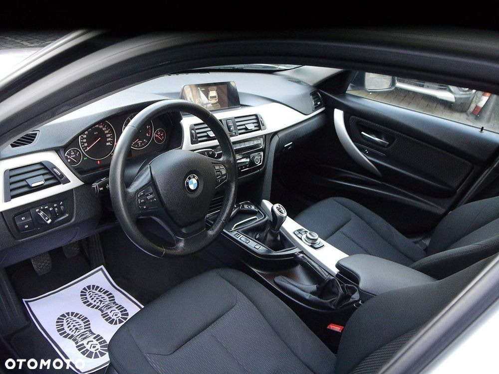 BMW Seria 3 318d Luxury Line - 24
