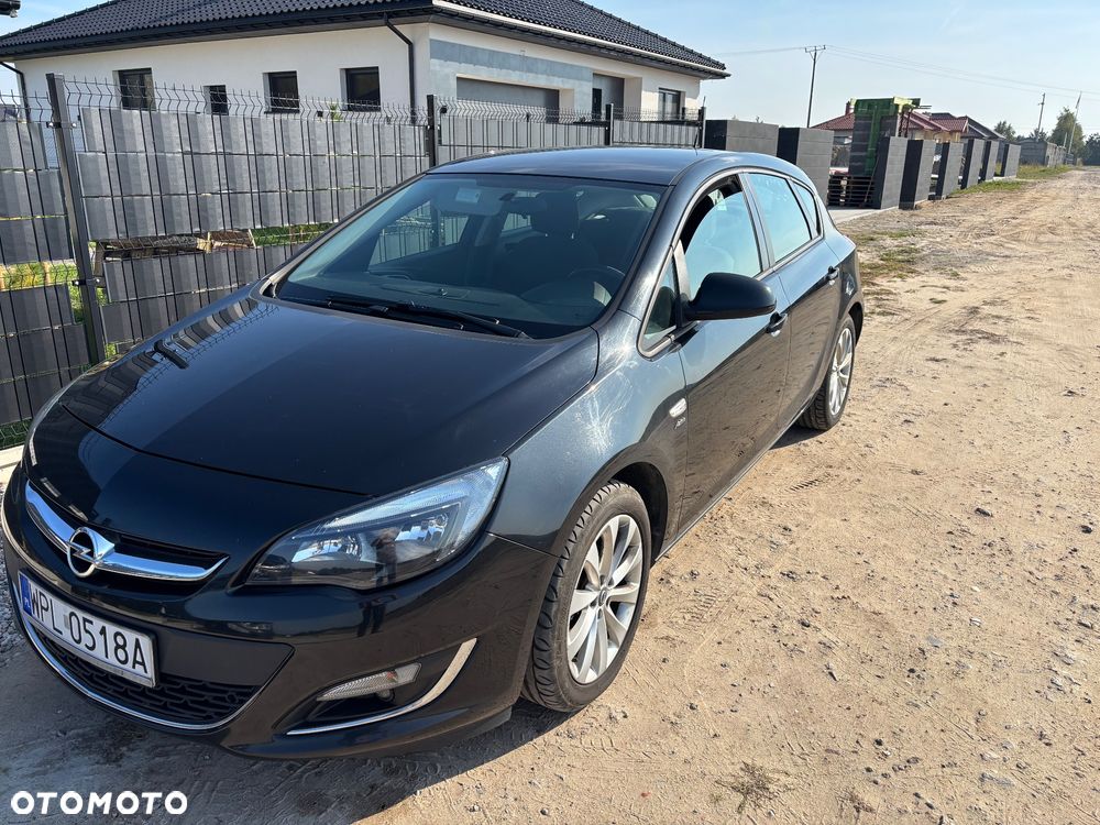 Opel Astra 2013 photo 2