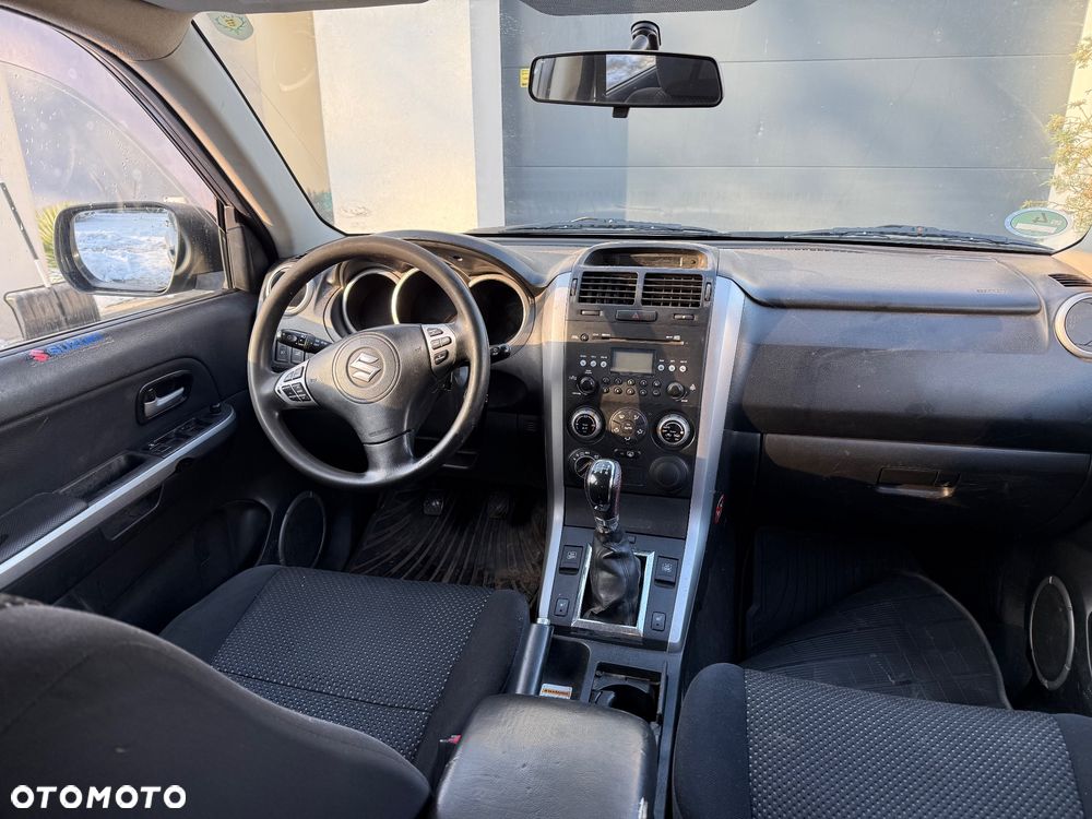 Suzuki Grand Vitara 2.0 Comfort + Family - 12