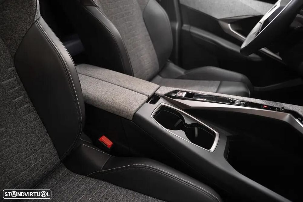 Peugeot 5008 1.2 Hybrid Allure e-DCS6 - 23