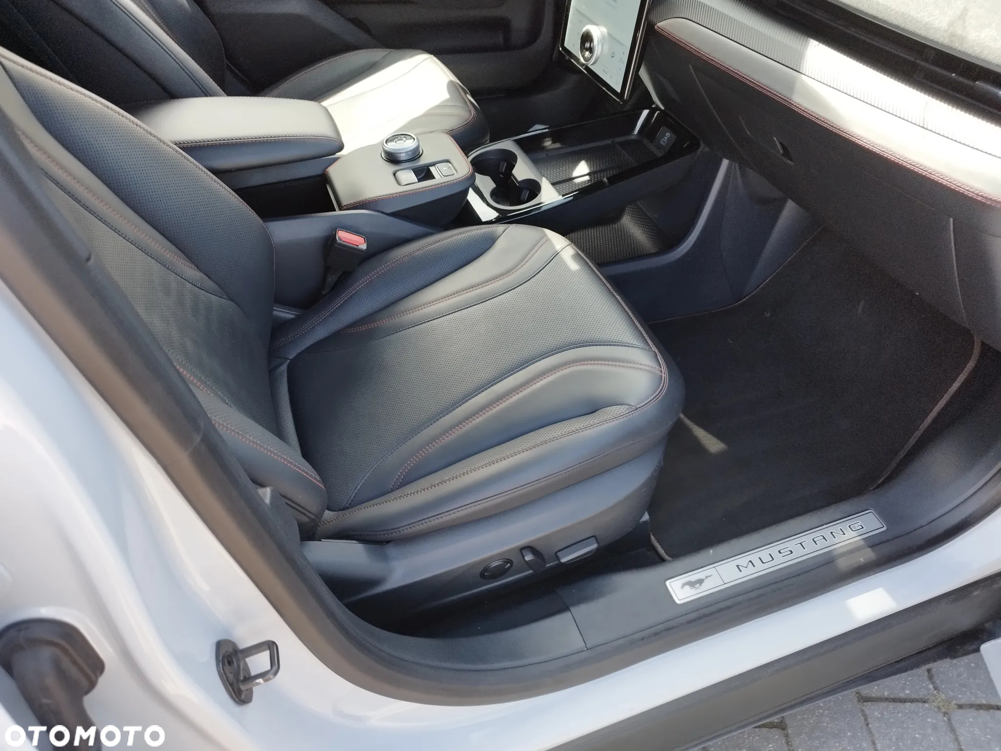 Ford Mustang Mach-E 91 kWh AWD Premium - 14