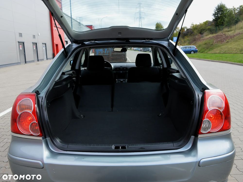 Toyota Avensis 2.0 D-4D Sol - 22