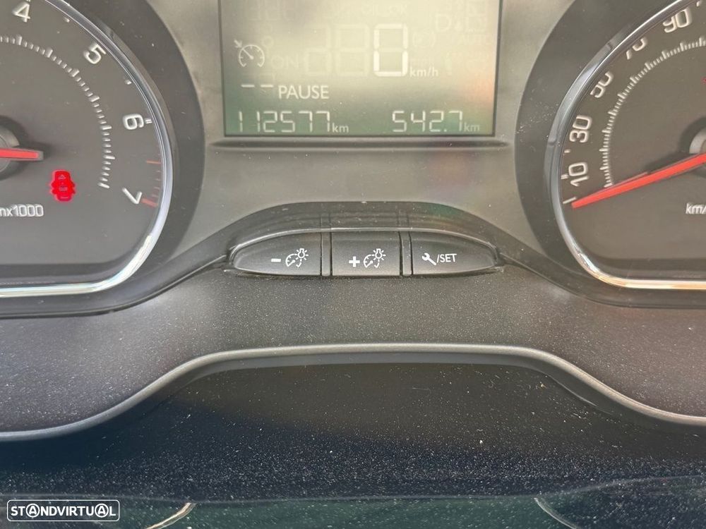 Peugeot 208 1.2 VTi SE Style - 51