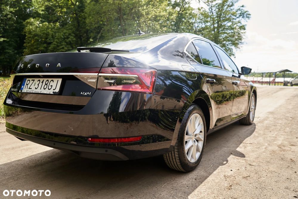 Skoda Superb 2.0 TDI SCR 4x4 Style DSG - 10