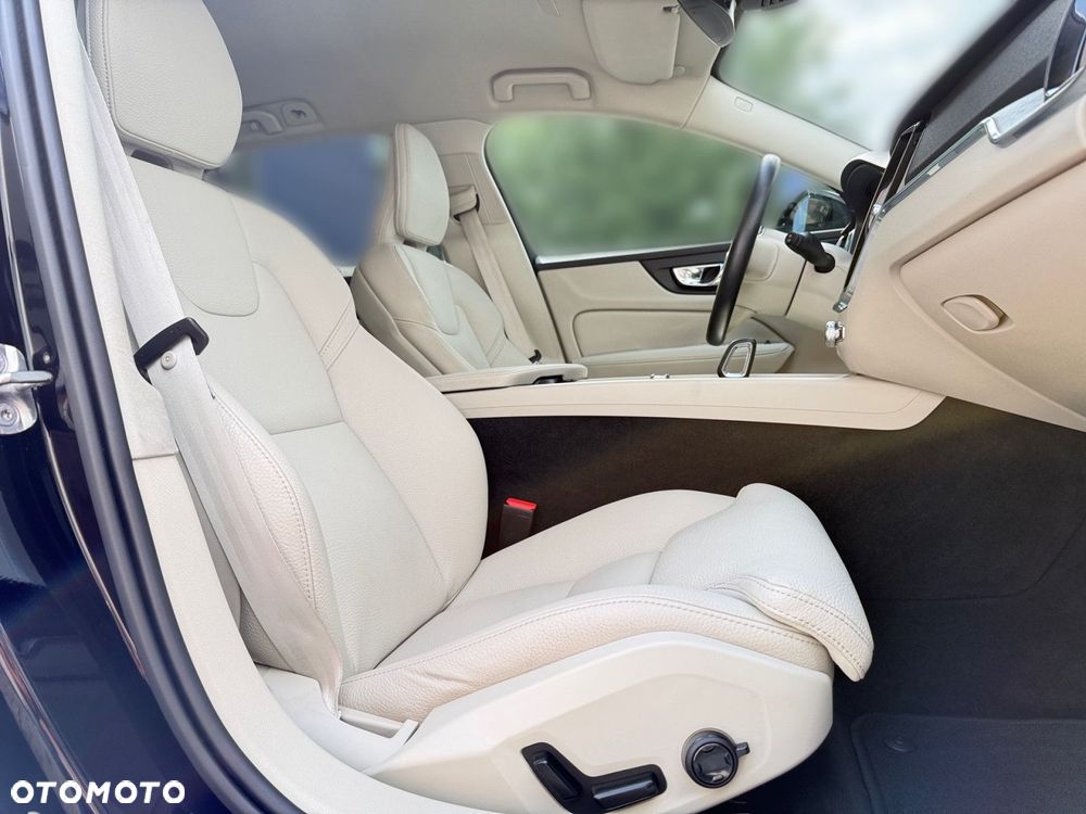 Volvo V60 Cross Country - 24