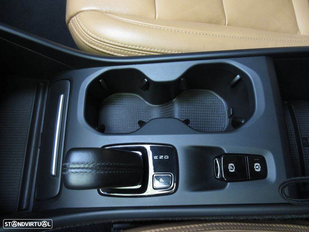 Volvo XC 40 2.0 D3 Momentum Plus Geartronic - 54