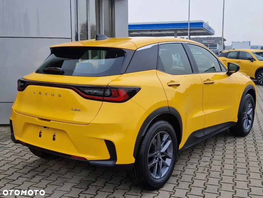 Lexus LBX 1.5 Hybrid - 3