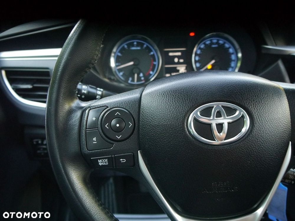 Toyota Corolla 1.6 Premium + - 38