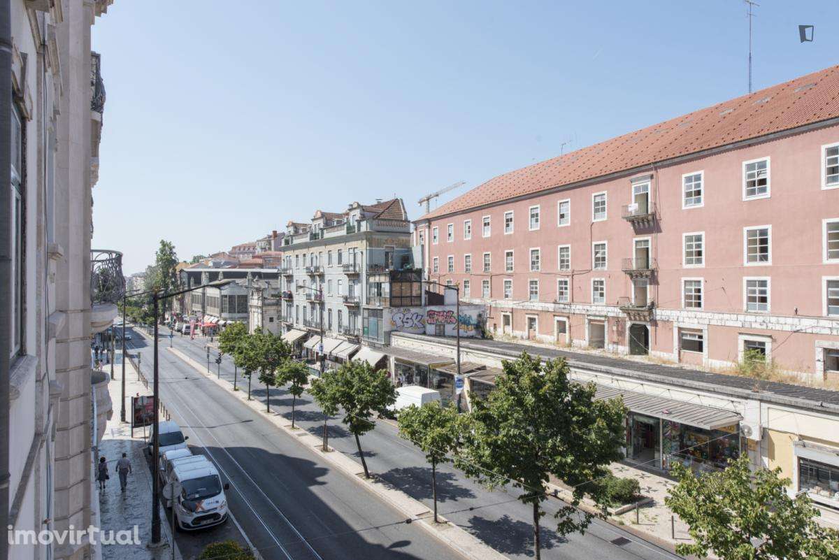 Quarto - localizado em Intendente Lisbon - Grande imagem: 4/17