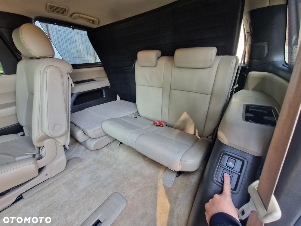Toyota Sequoia - 8