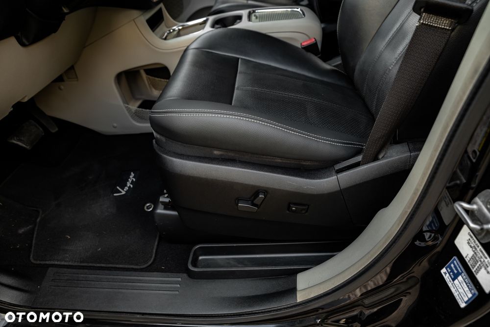 Lancia Voyager 3.6 Platinum - 21