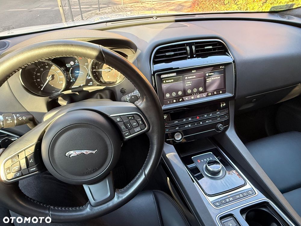 Jaguar F-Pace 25t AWD Prestige - 10