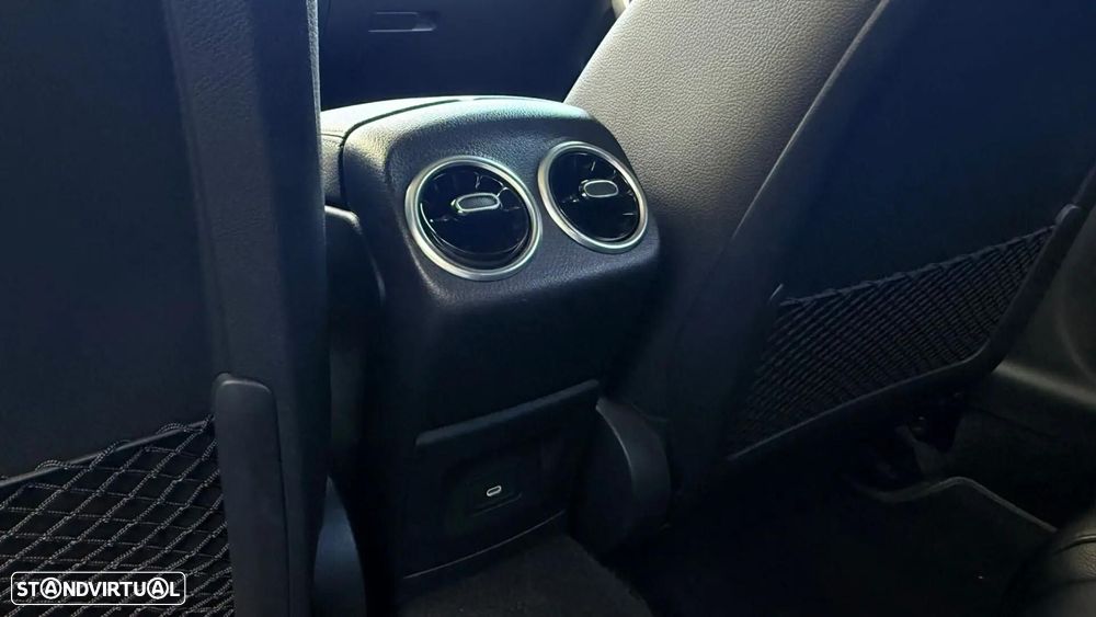Mercedes-Benz A 250 e AMG Line - 16