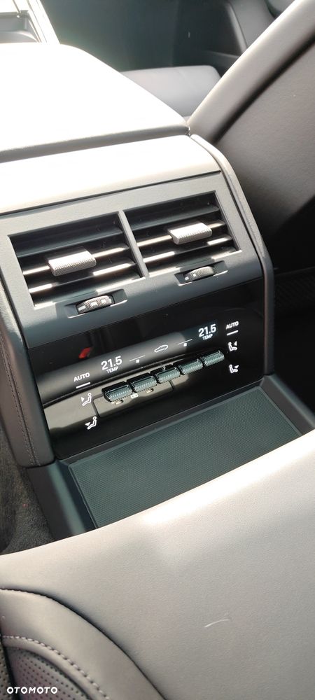 Porsche Panamera 4 E-Hybrid PHEV - 22