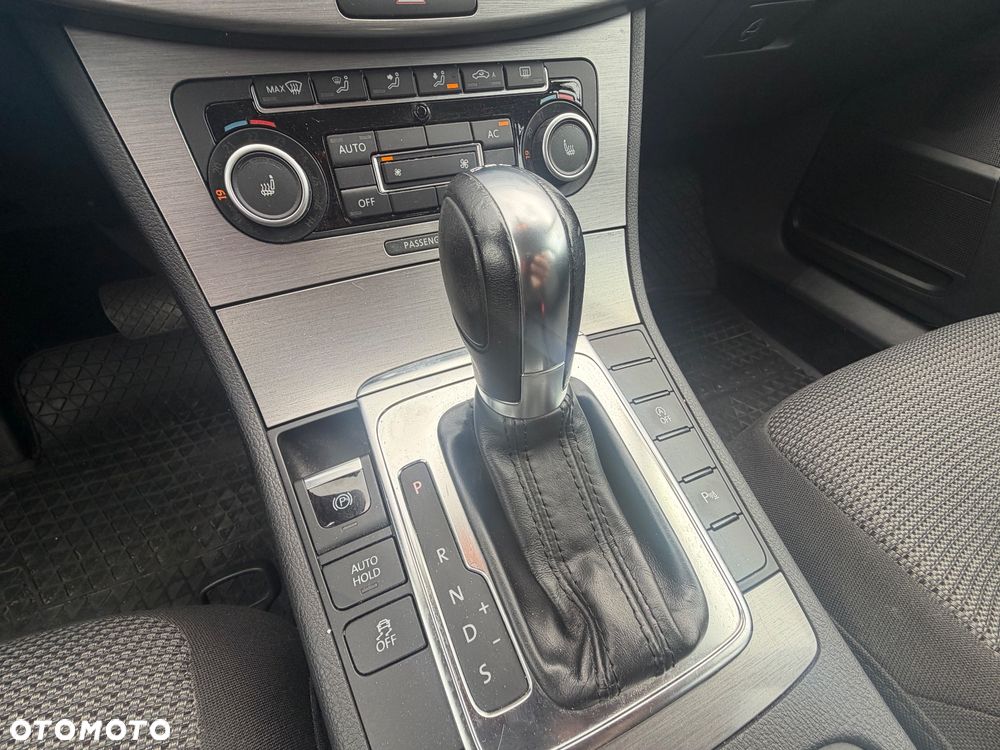 Volkswagen Passat 2.0 TDI Comfortline DSG - 14