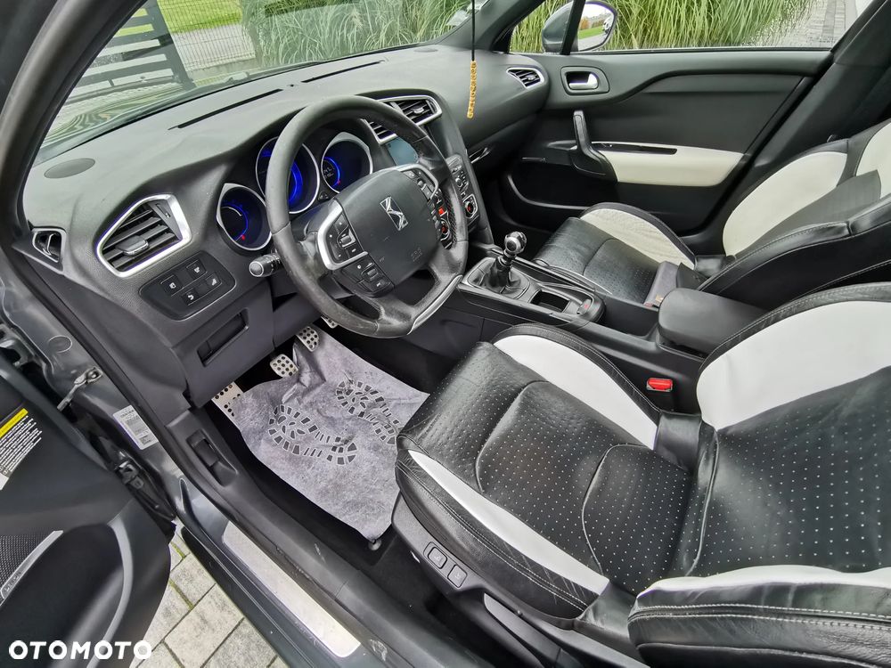 Citroën DS4 HDi 165 SoChic - 12