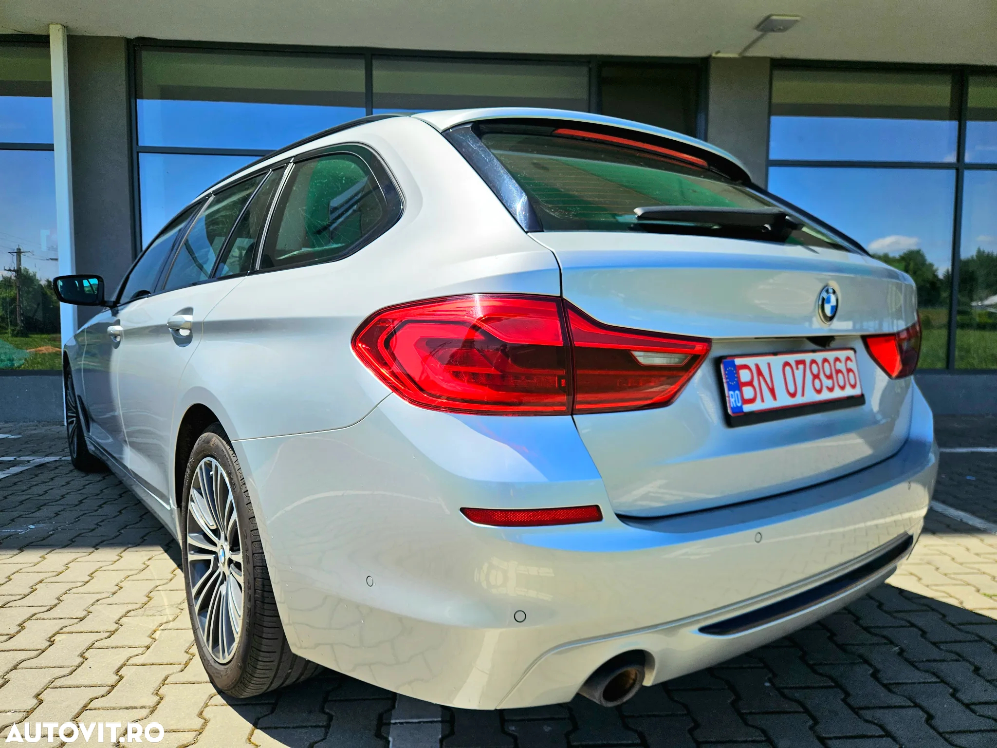 BMW Seria 5 520i Touring Aut. Sport Line - 4