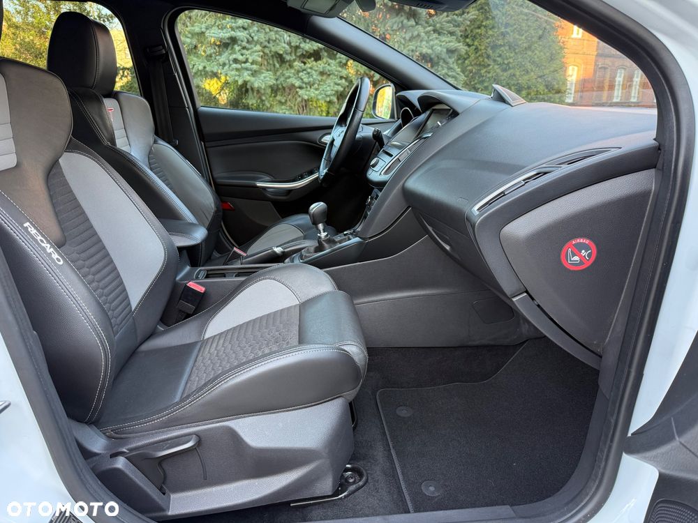 Ford Focus 2.0 TDCi ST - 32