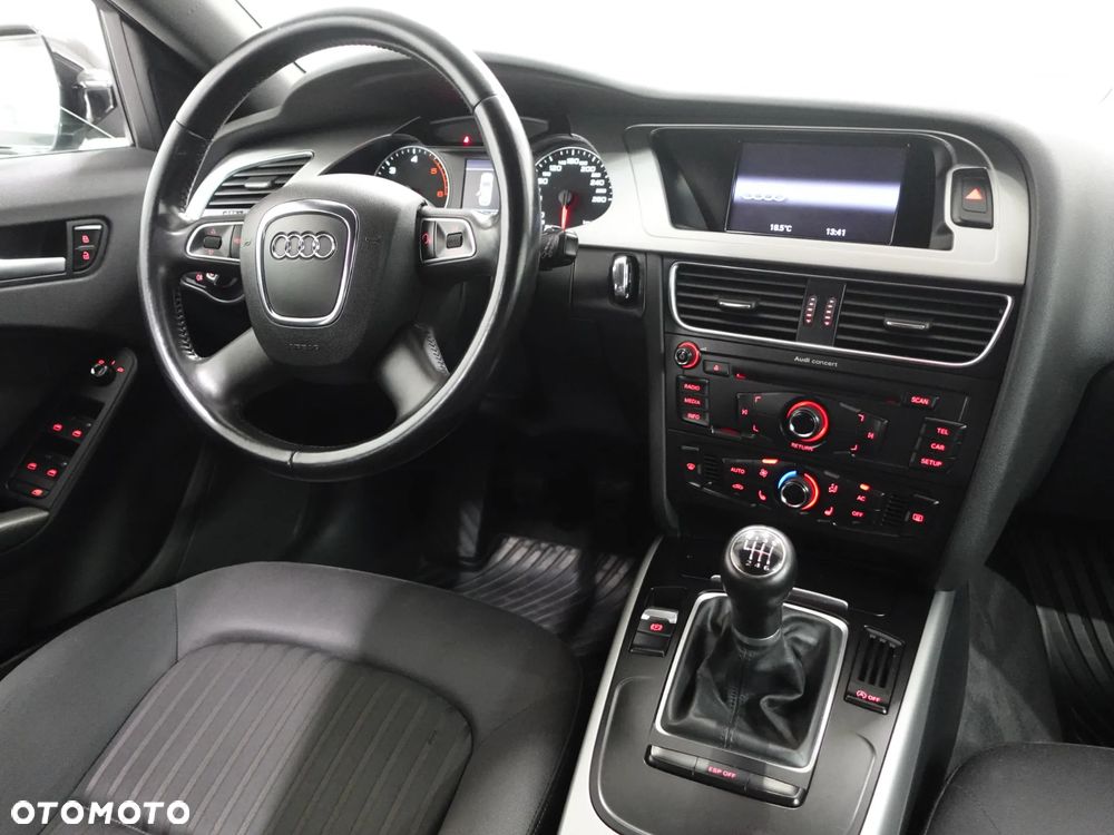 Audi A4 Avant 2.0 TDI DPF quattro Ambiente - 30