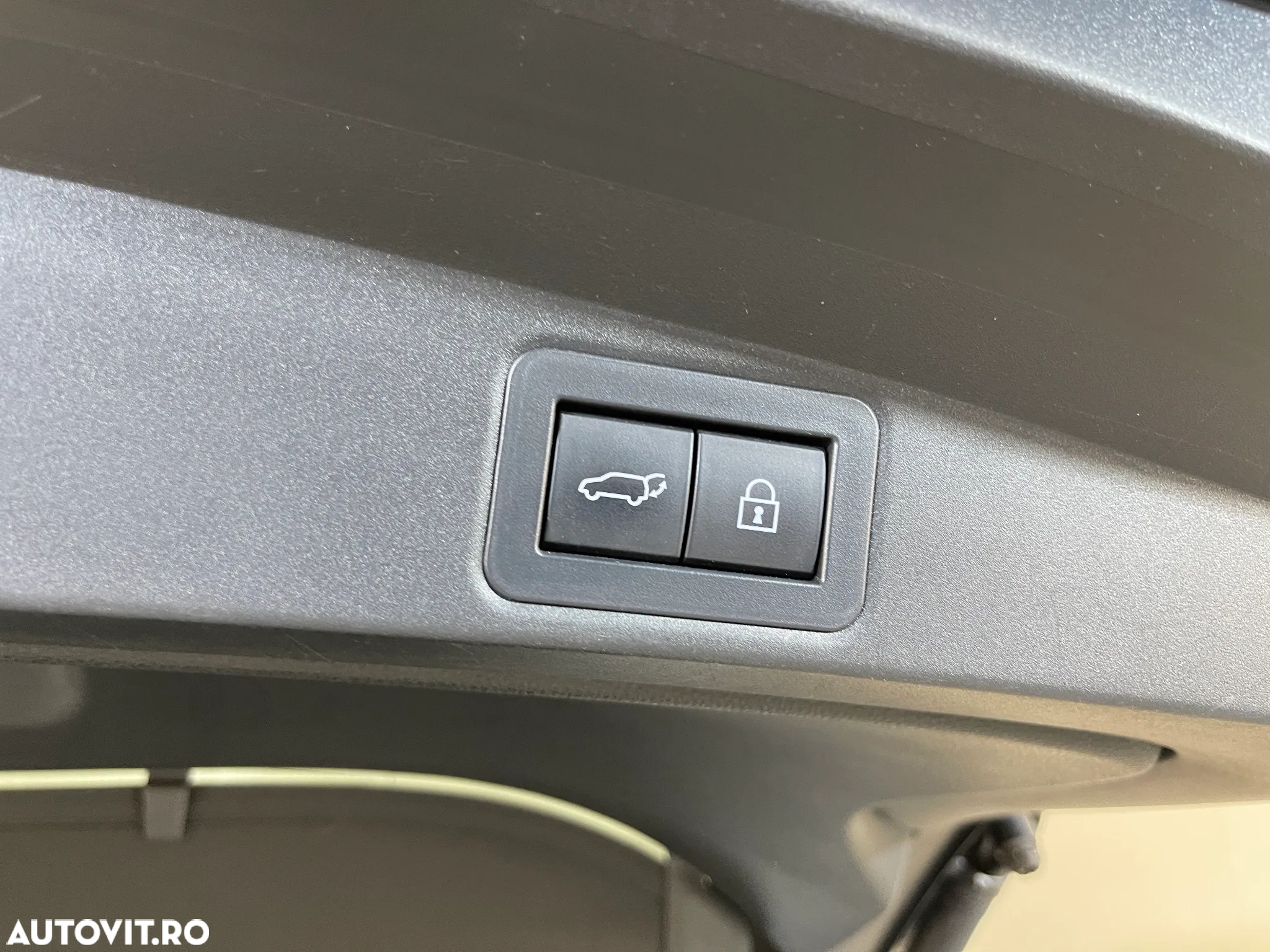 Toyota Corolla 2.0 Hybrid Lounge - 19