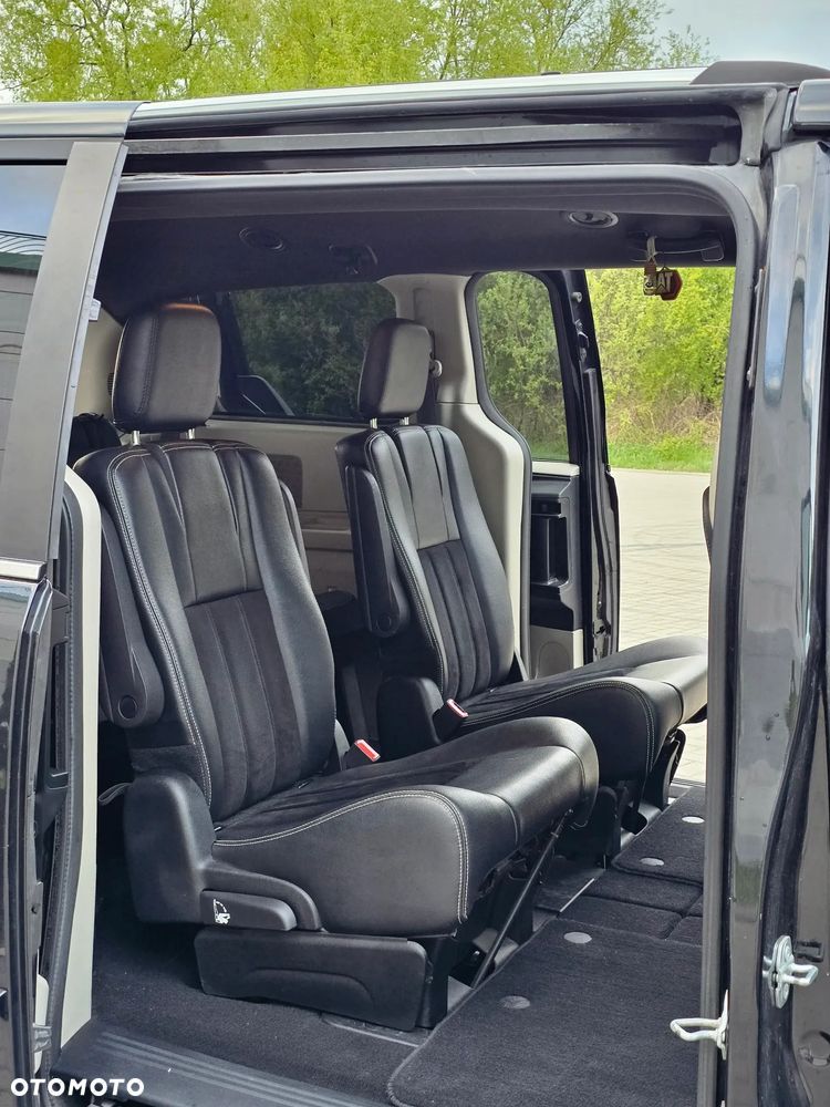Dodge Grand Caravan - 17