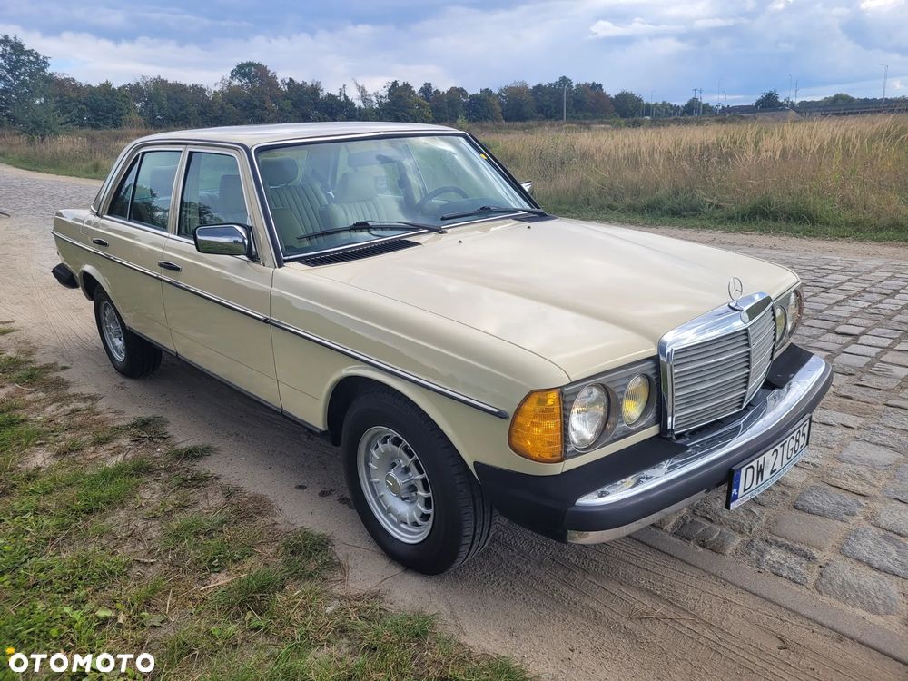 Mercedes-Benz W123 - 1