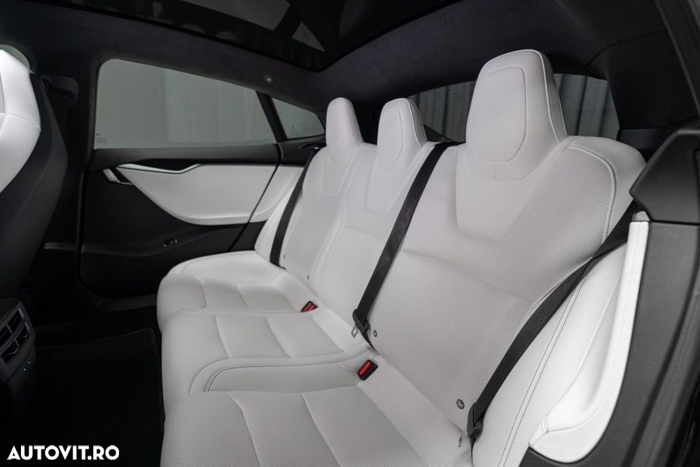 Tesla Model S - 33