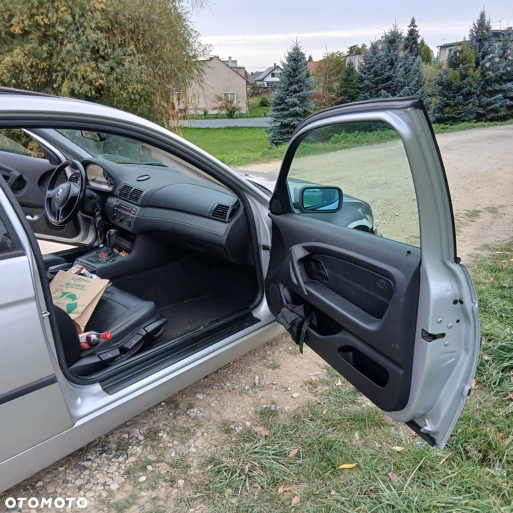 BMW Seria 3 2003 photo 4